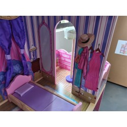 Tapis trampolines toboggans cuisines pour enfants Maison de poupée Derly